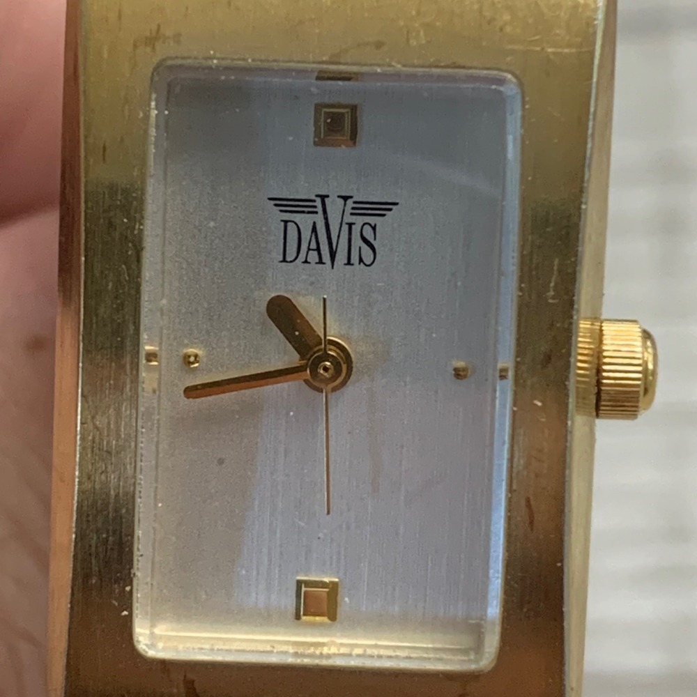 Davis Design Collection 9345 Gold Tone Stainless Steel Bangle Watch Mens Womens